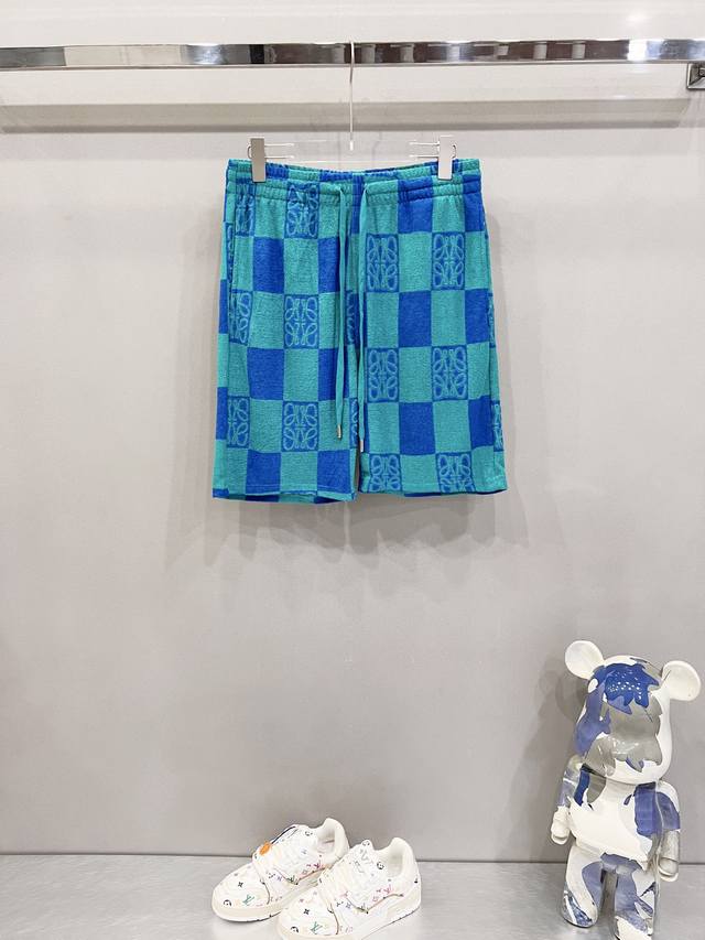 Loewe 罗意威 定制毛巾面料短裤棋盘格撞色图腾品牌Logo工艺标识官方同步 高版本 高品质时尚个性 百搭潮流纯原品质 原版面料吊牌 领标 水洗麦 三标齐全颜