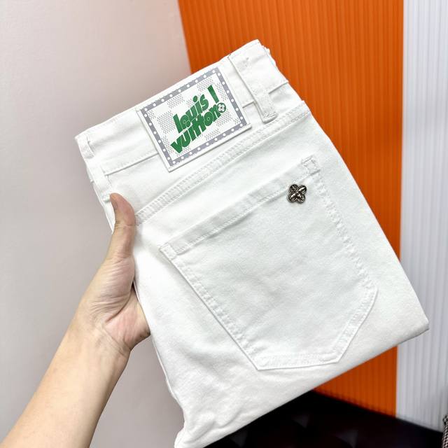 驴牌春夏新品原单爆款牛仔裤 超级定制款，原版五金，版型超赞细节做工无可挑剔！款式不挑人。尺码：28-38有35无37