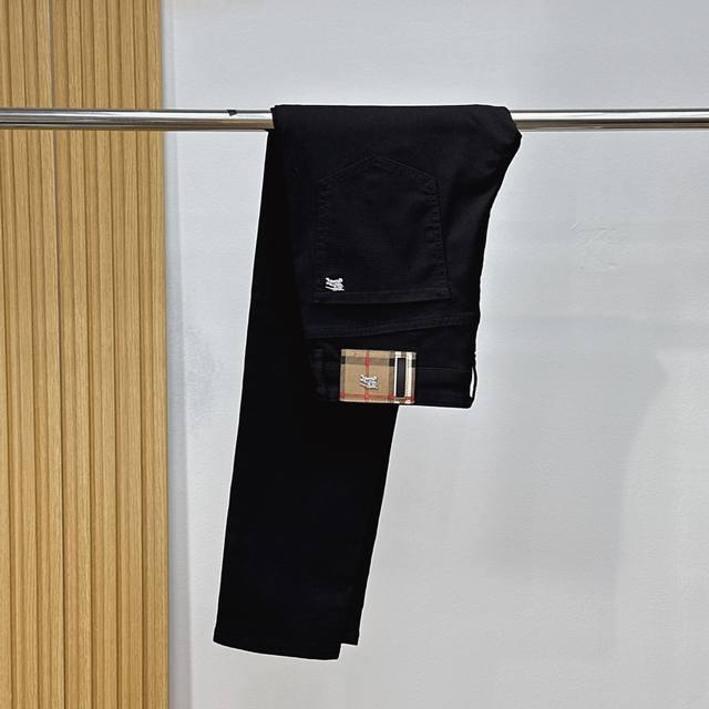 薄款巴宝莉25Fw春夏新款牛仔裤 原色牛仔 时尚百搭 定制五金后口袋品牌标识印花图案 潮流时尚单品码数：29-38无37