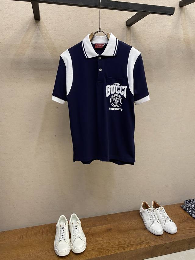 Gucci，G家 25Ss新款Polo衫以弹力珠地棉匠心演绎，巧妙缀饰Gucci Universitye花。尺码：S-Xl