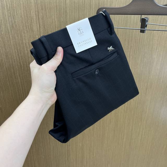秋冬 Bc 2540Ss秋冬新品，官网同步有售，男士高端商务休闲西裤，高端进口面料，带弹力，后面采用硅胶字母压胶，五搭配，即经典又时尚，合体裁缝，上身效果无约束