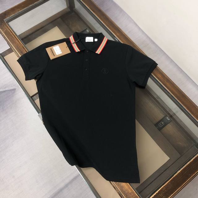 Cbur*Berry 巴宝莉 2025春夏最新款Polo衫～ 备受推崇 男女同款 商务休闲翻领Polo衫～很精致 ～合体的剪裁版型衬托出了极简主义的设计风格，把