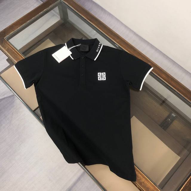 Cgivenchy 纪梵希 2025春夏最新款Polo衫～ 备受推崇 男女同款 商务休闲翻领Polo衫～经典刺绣Logo工艺～很精致 ～合体的剪裁版型衬托出了极