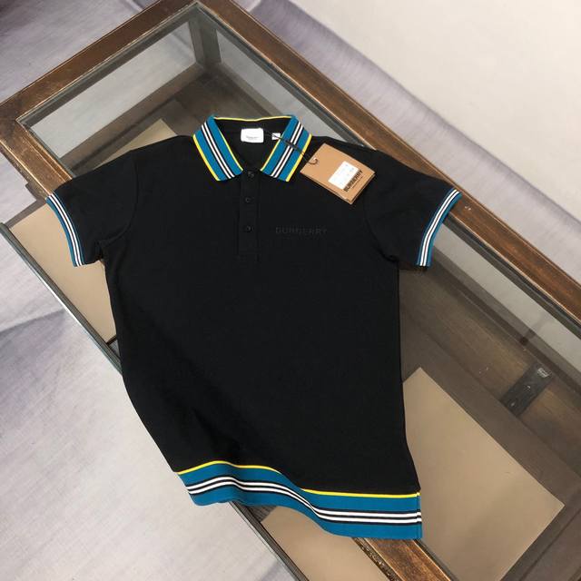 Cbur*Berry 巴宝莉 2025春夏最新款Polo衫～ 备受推崇 男女同款 商务休闲翻领Polo衫～很精致 ～合体的剪裁版型衬托出了极简主义的设计风格，把