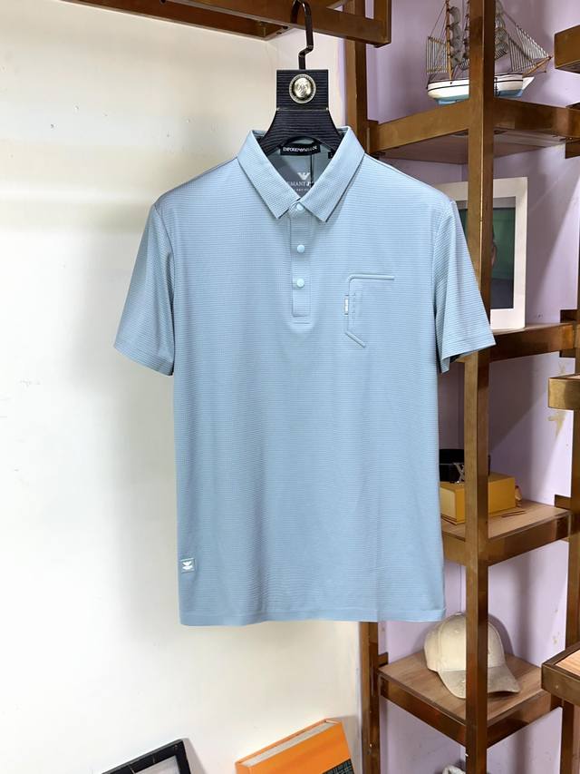Armani 阿玛尼 胖哥福音4Xl可穿200斤全品全品相订单商务休闲翻领短袖 让整体上身感 商务休闲的同时 时尚有型 属于轻商务休闲设计 让您轻松驾驭不同场合