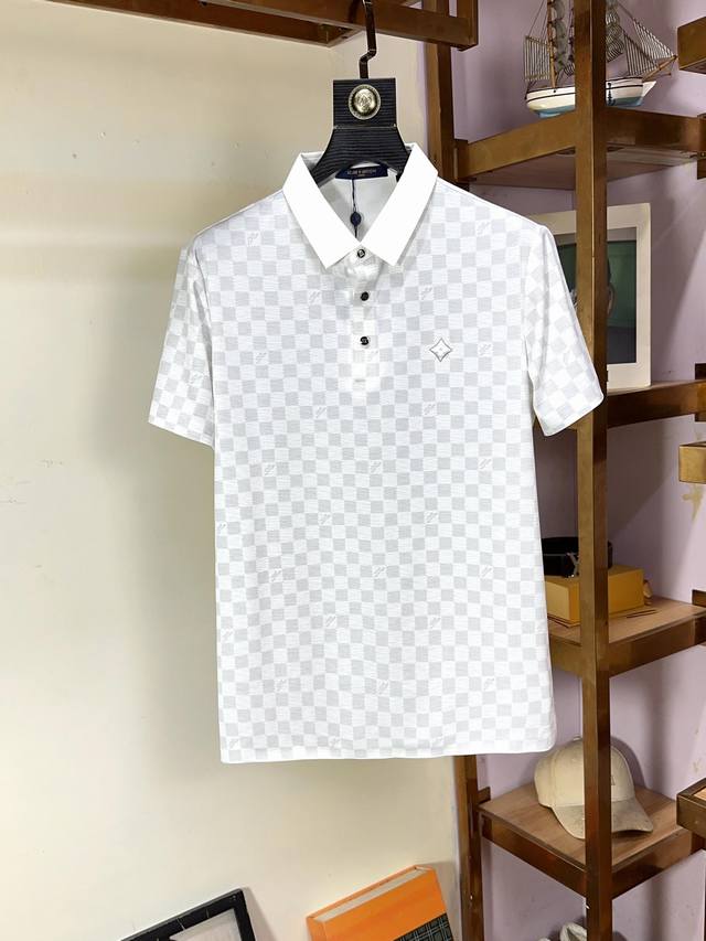 Lv 路易威登 胖哥福音4Xl可穿200斤全品全品相订单商务休闲翻领短袖 让整体上身感 商务休闲的同时 时尚有型 属于轻商务休闲设计 让您轻松驾驭不同场合。 合
