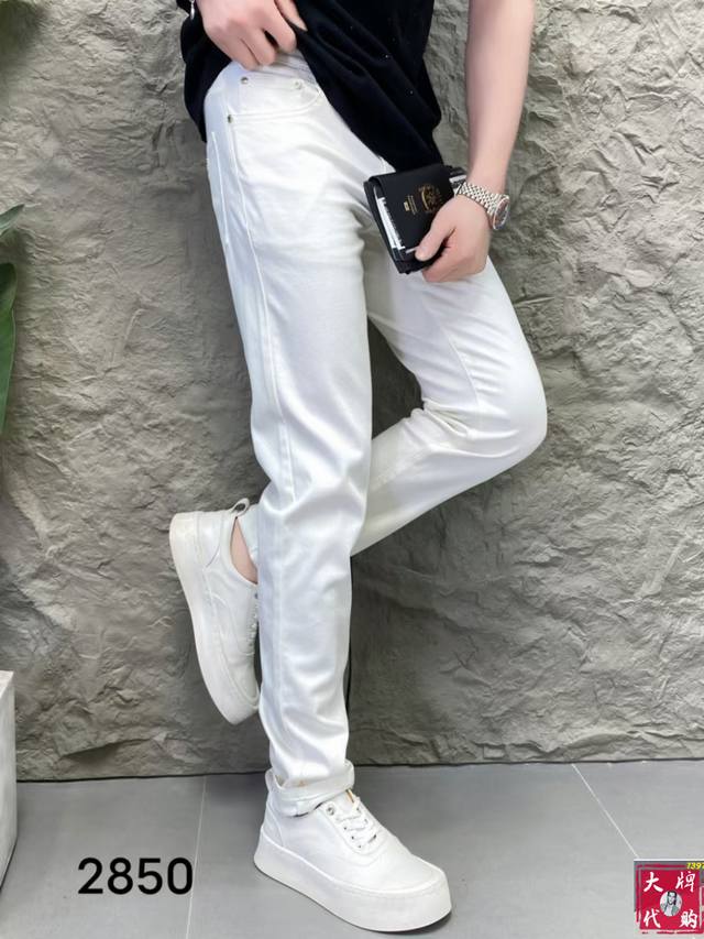 Armani 阿玛尼 男士牛仔裤原厂原布原洗水！进口原版水洗弹力面料，复杂的手工艺叠加，任何一个洗水环节多停留几秒都会变成完全不一样的颜色效果，所以越加珍贵，特