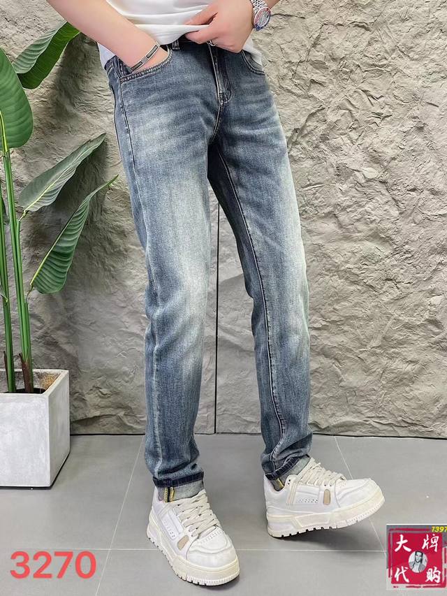 Miu Miu 缪缪 男士牛仔裤原厂原布原洗水！进口原版水洗弹力面料，复杂的手工艺叠加，任何一个洗水环节多停留几秒都会变成完全不一样的颜色效果，所以越加珍贵，特
