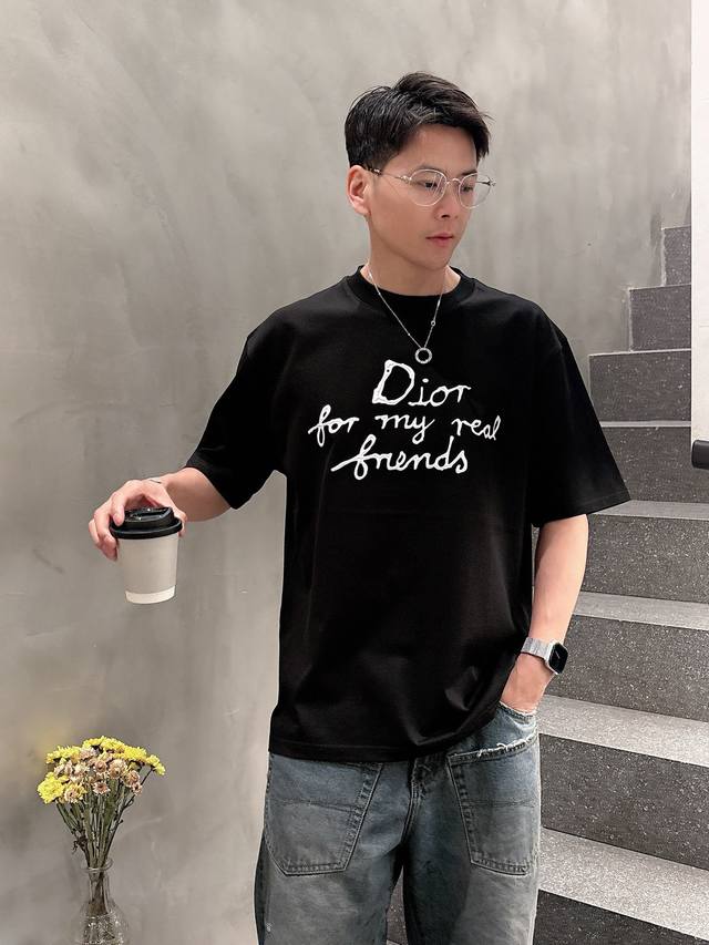 高端品质 长期有货 Dior2025新款首发最新款短袖圆领T恤 高端订制 设计前卫时尚！高端定制高支棉面料.手感柔软.穿着舒适.级别精致车线.做工精细.上身效果
