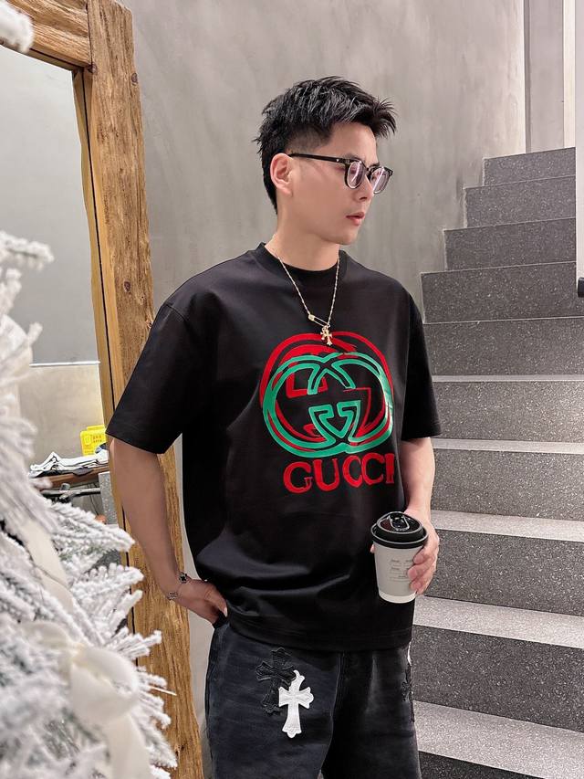 高端品质 长期有货 Gucci2025新款首发最新款短袖圆领T恤 高端订制 设计前卫时尚！高端定制高支棉面料.手感柔软.穿着舒适.级别精致车线.做工精细.上身效