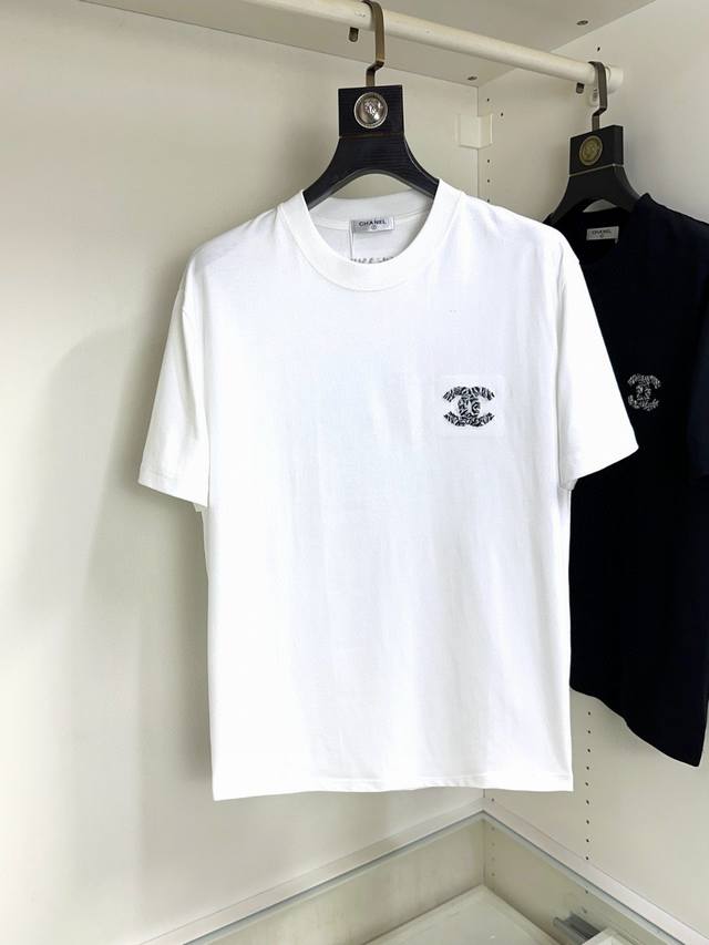 Chanel 香奈儿 胖哥福音最大Xl可穿200斤 顶级圆领休闲短袖 顶级版本 高级定制百搭款式 任何人都可以轻松驾驭 面料全订制工艺 胸前奢华经典品牌最新Lo