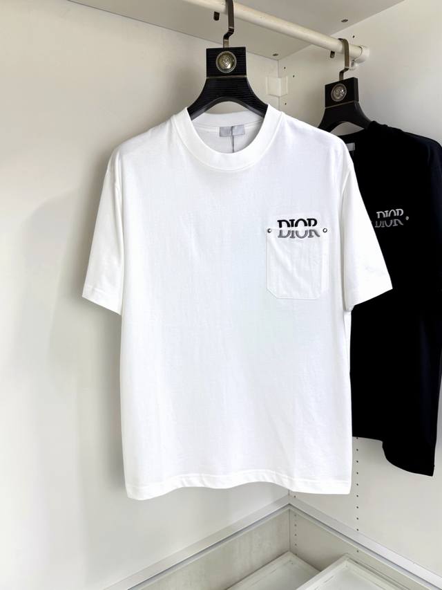 高版本 Dior 迪奥 顶级圆领休闲短袖 顶级版本 高级定制百搭款式 任何人都可以轻松驾驭 面料全订制工艺 胸前奢华经典品牌最新Logo设计，非常显档次懂货的必