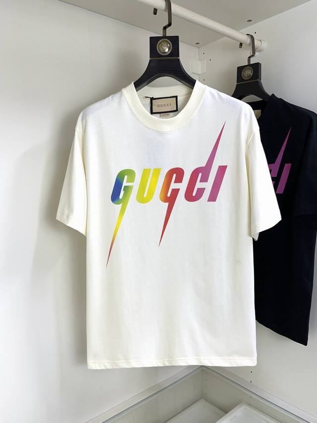 Gucci 古奇 胖哥福音最大Xl可穿200斤 顶级圆领休闲短袖 顶级版本 高级定制百搭款式 任何人都可以轻松驾驭 面料全订制工艺 胸前奢华经典品牌最新Logo