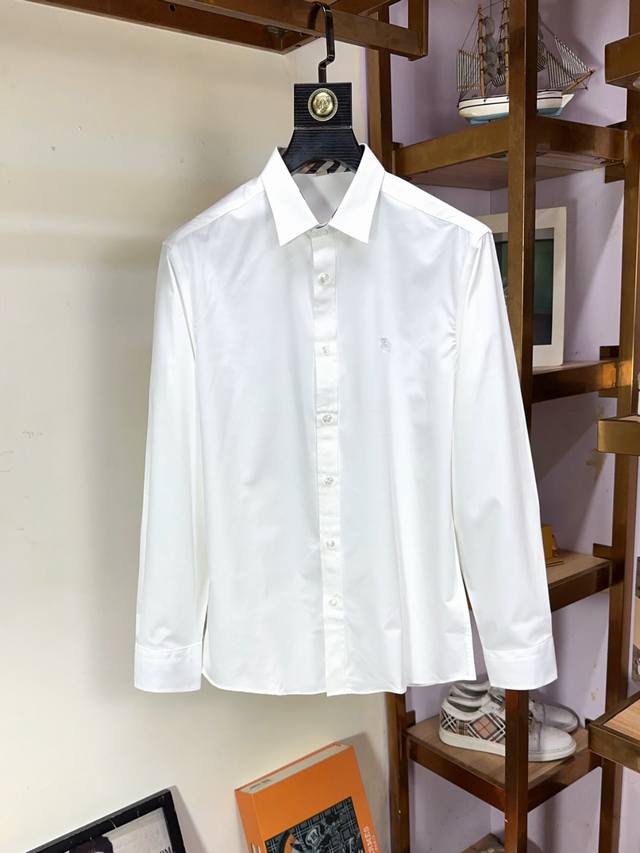 Burberry 巴宝莉 顶级商务原单长袖衬衫高级定制百搭款式 任何人都可以轻松驾驭 面料全订制工艺 胸前奢华经典品牌最新Logo设计，非常显档次懂货的必须入！