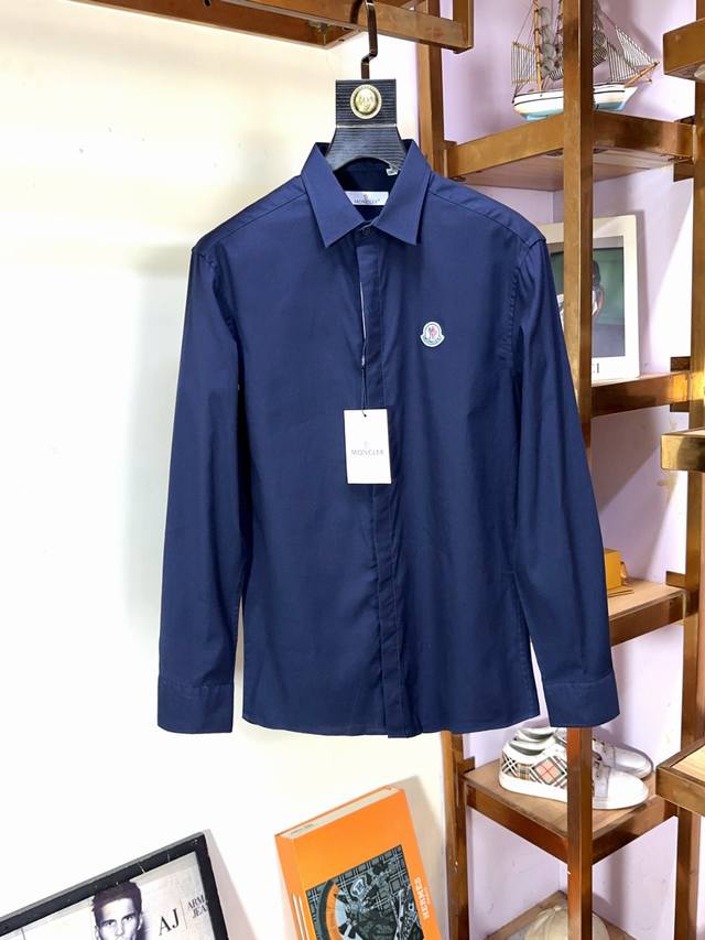 Moncler 蒙口 顶级商务原单长袖衬衫高级定制百搭款式 任何人都可以轻松驾驭 面料全订制工艺 胸前奢华经典品牌最新Logo设计，非常显档次懂货的必须入！版型