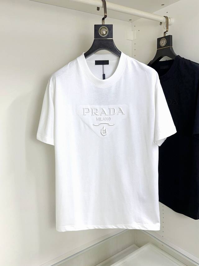 Prada 普拉达 胖哥福音最大Xl可穿200斤 顶级圆领休闲短袖 顶级版本 高级定制百搭款式 任何人都可以轻松驾驭 面料全订制工艺 胸前奢华经典品牌最新Log