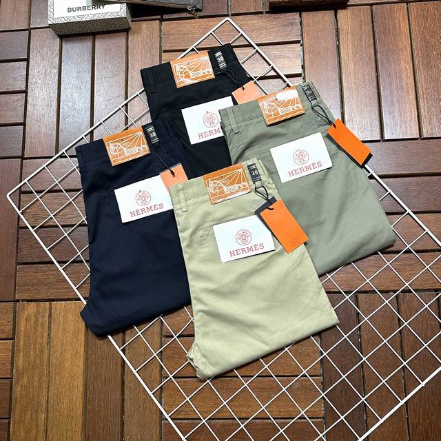 Hermes爱马仕 爆款来袭 新款新品 专柜有售 实体店已极品休闲裤西裤专柜原版1:1好货，适合各个年龄段。市场最高版本的欧洲进口面料。舒适柔软亲肤，上身效果超