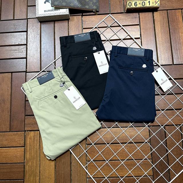 Moncler蒙口爆款来袭 新款新品 专柜有售 实体店已极品休闲裤西裤专柜原版1:1好货，适合各个年龄段。市场最高版本的欧洲进口面料。舒适柔软亲肤，上身效果超级