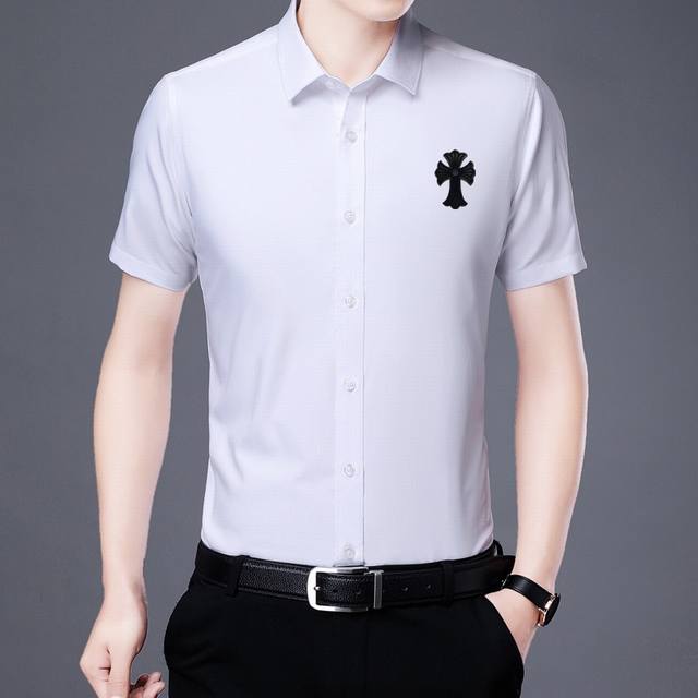克罗心 欧货 2025Ss新款男士短袖衬衫，高端版本衬衣！专柜定制面料 透气舒适度高，细节无可挑剔，品牌元素设计理念，体现高品质。手感细腻柔软！呈现休闲裁剪，上