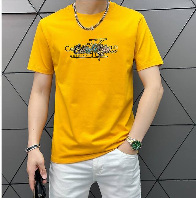 Ck 2025最新男士高端好货，胸前字母徽标印花图案增添活力感！最经典一目了然的干净与纯粹的结合.必入款推荐！选用190克双股丝光面料制成 纹理清晰，尽显高端奢