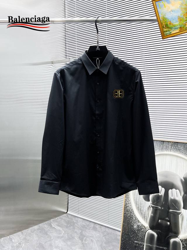 巴黎世家 2025Ss新款长袖 衬衫 衬衣，高端版本！专柜定制面料 透气舒适度高，细节无可挑剔，品牌元素设计理念，体现高品质。手感细腻柔软！呈现休闲裁剪，上身版