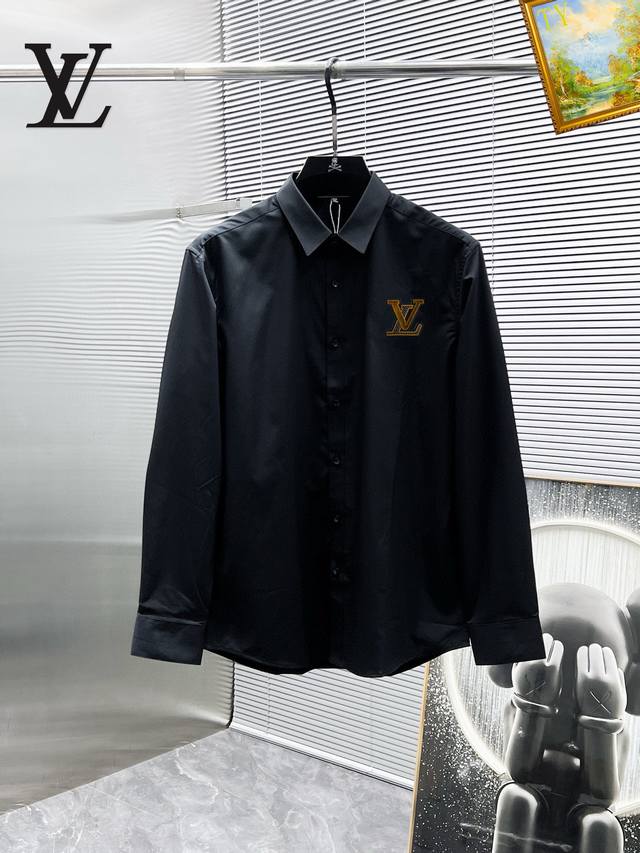 Lv 2025Ss新款长袖 衬衫 衬衣，高端版本！专柜定制面料 透气舒适度高，细节无可挑剔，品牌元素设计理念，体现高品质。手感细腻柔软！呈现休闲裁剪，上身版型超