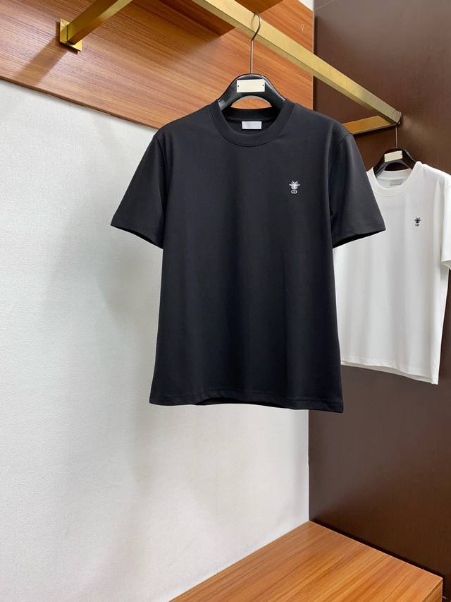 迪奥 2630Ss新款短袖T恤，定制进口原版丝光面料！经典Logo设计，简单大方得体 时尚不失个性 上身休闲随性 内搭单穿皆可 彰显大牌气质。尺码：M～3Xl