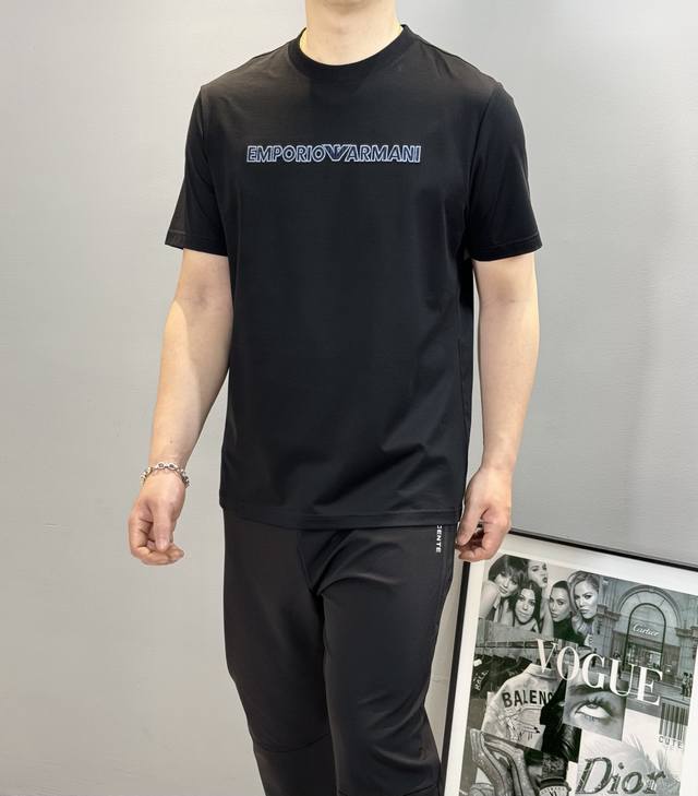 特P10黑色：S-4Xl码数多～Arman*阿玛-尼25S春夏丝光棉T恤.优秀品质和当代流行元素搭配.前胸立体绣花质感Logo超强标签，3D刺绣设计.立体感满满