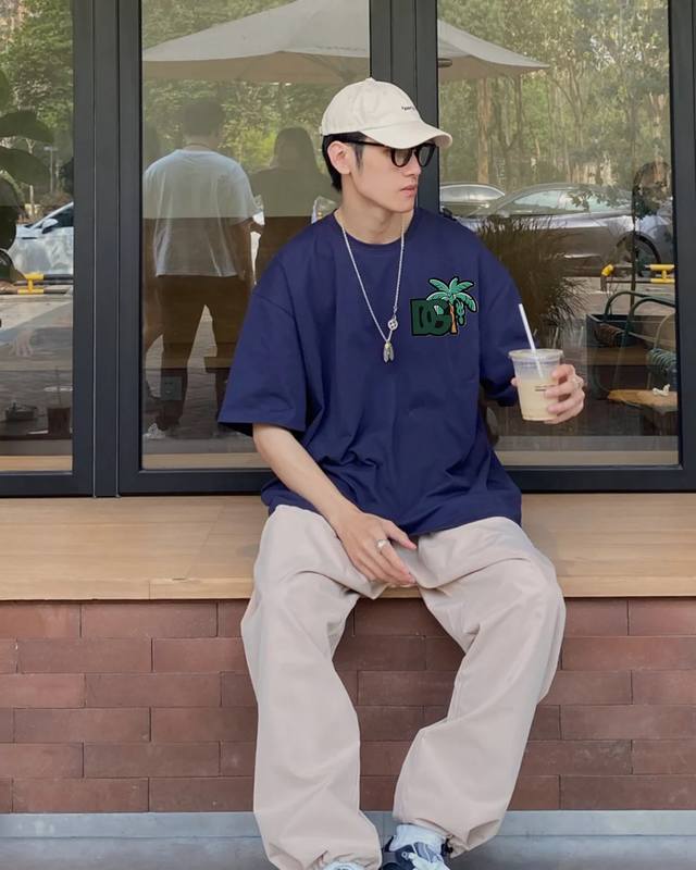 衣服- 。裤子- 。 Bbr*巴宝莉*新款T恤推荐～可搭配套装.男女同款！胸口经典战马印花视觉冲击力时尚感强！高温烫画工艺.采用230G纯棉质地.手感舒适透气.