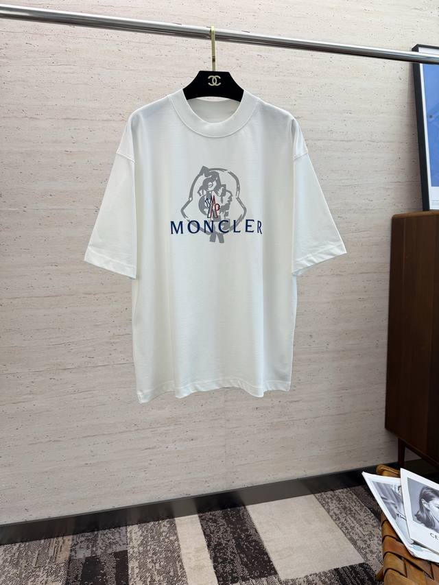 Mon2025 春夏新款短袖 整体上色泽较鲜明和光亮，手感顺滑揉软，悬垂感特强，质地自然柔软、贴身超级舒服，悬垂感特强！T恤日常穿搭很自在很实用，超级的有韧性比