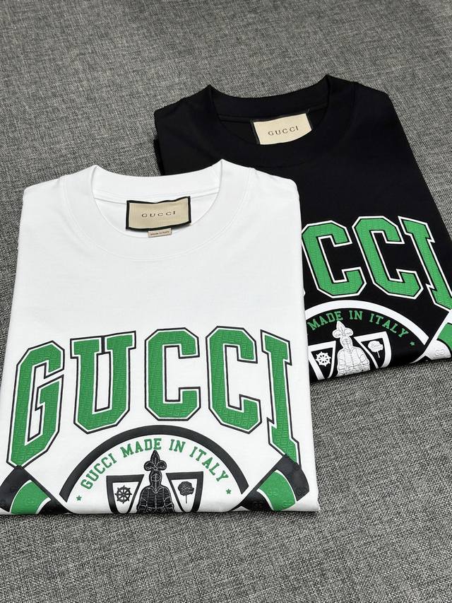新品 Gu家时装款纯棉圆领短袖T恤，香港洋行渠道货，经典明星级单品，25年春夏新品，明星级的一款单品！极具奢华设计的一枚白金级单品，符合Gu家美学基调的一款T恤