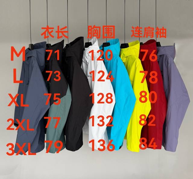 Arc’Teryx ｜Alpha Sv 7代硬壳冲锋衣工艺说明：采用Gore-Tex 3.0面料，刺绣Logo图案，腋下开口设计保证快速散热而不严重失温，流水点