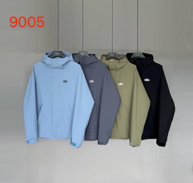 Alo 软壳冲锋衣工艺说明：采用Gore-Tex 70D平纹消光面料特点： 防污 防风 防尘 做到三防 耐寒 保温 锦纶+氨纶 款号：766-9005颜色：黑色