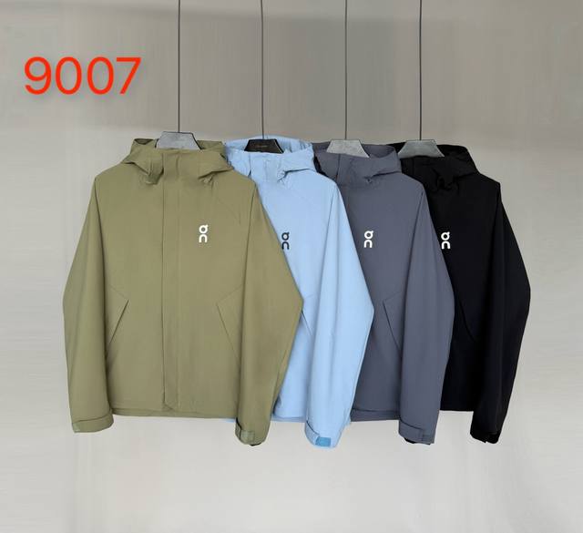 昂跑 软壳冲锋衣工艺说明：采用Gore-Tex 70D平纹消光面料特点： 防污 防风 防尘 做到三防 耐寒 保温 锦纶+氨纶 款号：766-9007颜色：黑色-