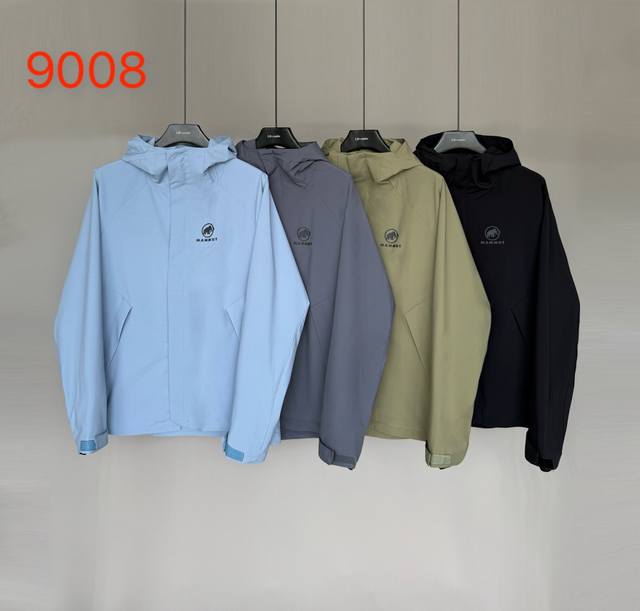 Mammut猛犸象 软壳冲锋衣工艺说明：采用Gore-Tex 70D平纹消光面料特点： 防污 防风 防尘 做到三防 耐寒 保温 锦纶+氨纶 款号：766-900