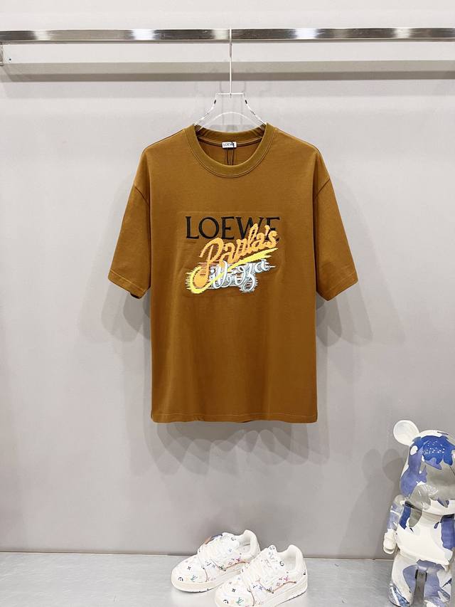 Loewe 罗意威 320克圆领短袖T恤创意音符字母刺绣Logo大标工艺官方同步 1:1原版开模时尚个性 百搭潮流纯原品质 原版洗水面料吊牌 领标 水洗麦 三标