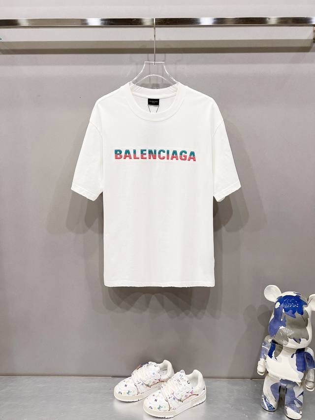 Balenciaga 巴黎世家 320克圆领短袖T恤磨破领口设计拼色字母刺绣Logo标识官方同步 1:1原版开模时尚个性 百搭潮流纯原品质 原版洗水面料吊牌 领