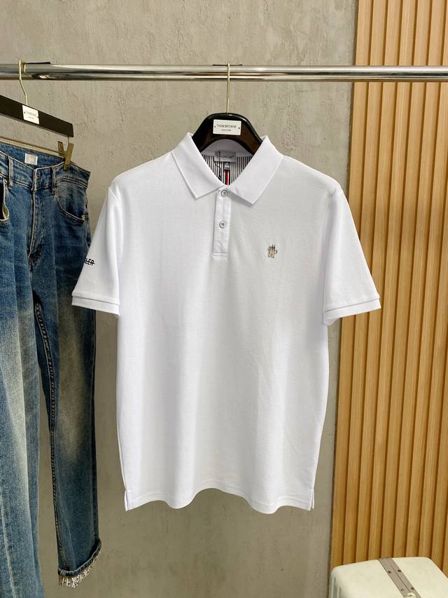 蒙‘’ 2025春夏新款男士翻领Polo衫短袖系列出货 简洁时尚百搭 高端品质 定制进口高定面料 穿着舒适 透气 档次高很有质感 简单大方得体 时尚不失个性 商
