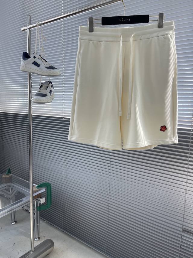 Kenz 25S新款短裤.超高品质，侧边精美雏菊图案刺绣，休闲运动风袭面而来～经典即永恒！入手绝对值的！优选高密度精棉面料.触感柔软舒适.版型挺括有型，上身质感