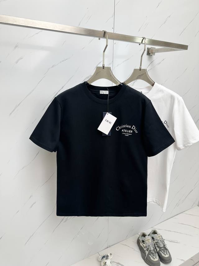 特价 元3件..3件起拿可以混搭拿 特价商品不退不换 字母Logo有夜光效果 2025Ss春夏新款圆领短袖 原單高版本 情侶款 品牌字母Logo數碼印花，官網同