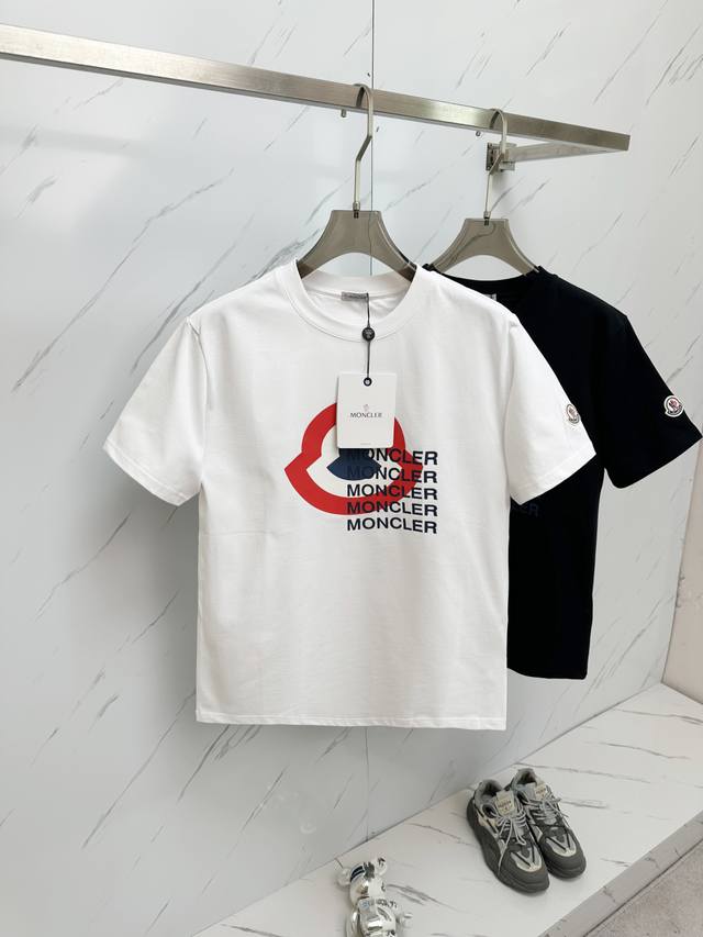 特价 元3件..3件起拿可以混搭拿 特价商品不退不换 Mon2025Ss夏季最新品，专柜同步有售，原单狠货，时尚休闲圆领短袖T恤，上身舒适！吸睛而有亮点，采用进