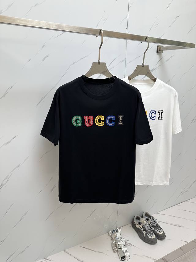 特价 元3件..3件起拿可以混搭拿 特价商品不退不换 码数：S。 M。 2Xl Gu2025 春夏新款首发专柜最新款短袖圆领T恤 高端订制 设计前卫时尚！品牌字