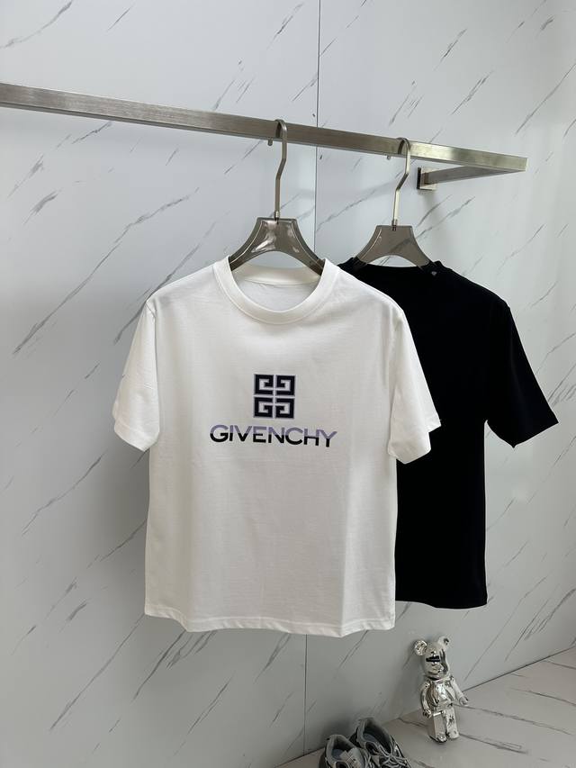 特价 元3件..3件起拿可以混搭拿 特价商品不退不换 Gvc2025春夏新款圆领短袖.巴黎时装周同款,主打潮流,Give专柜同步款.拼色Logo字母系列情侣短袖