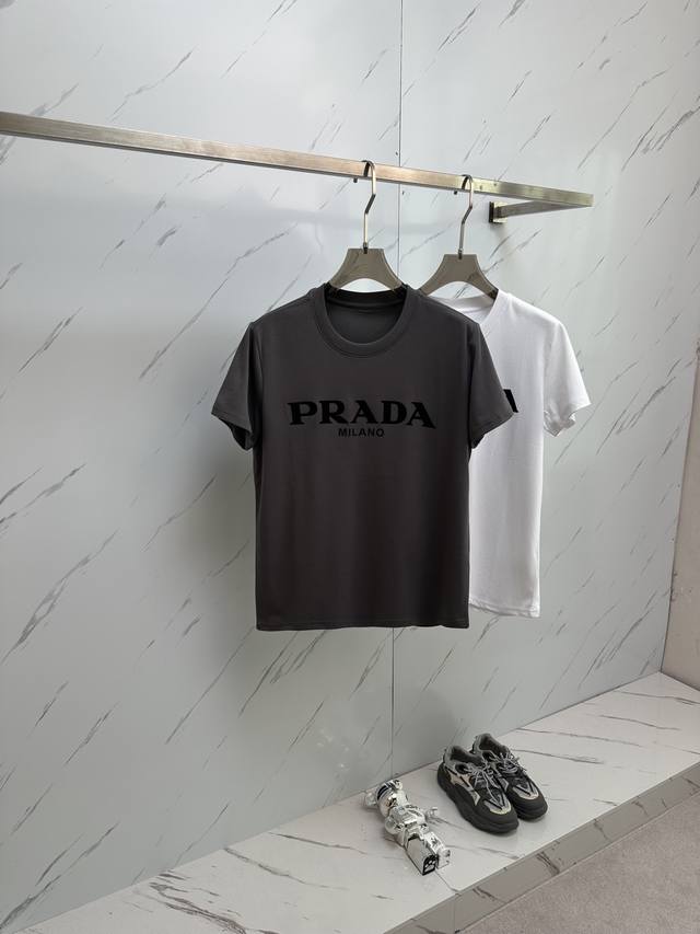 特价 元3件..3件起拿可以混搭拿 特价商品不退不换 Pr25Ss春夏新款重工经典字母Logo短袖T恤！ Logo精致升级 ！定制面料，手感非常舒服 春夏最新砖