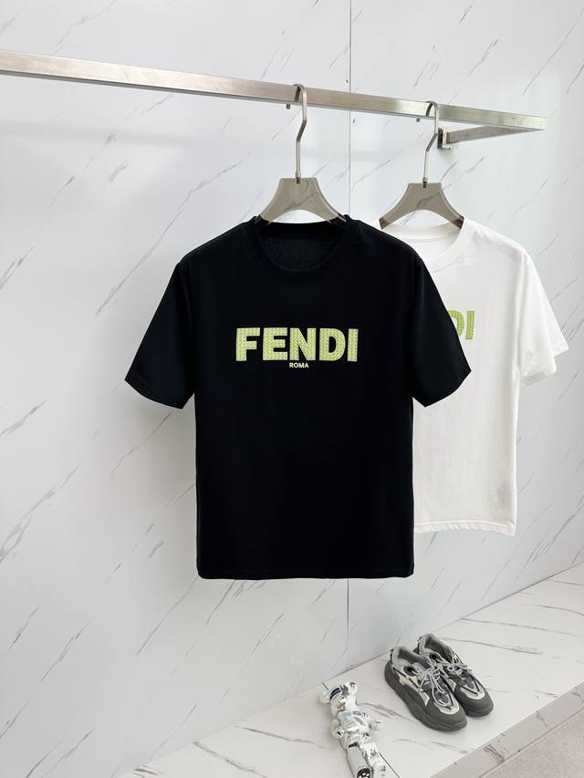 特价 元3件..3件起拿可以混搭拿 特价商品不退不换 Fe2025初夏最新品，专柜同步有售，原单狠货，休闲时尚圆领短袖T恤，进口原版面料，顶级工艺字母图案Log