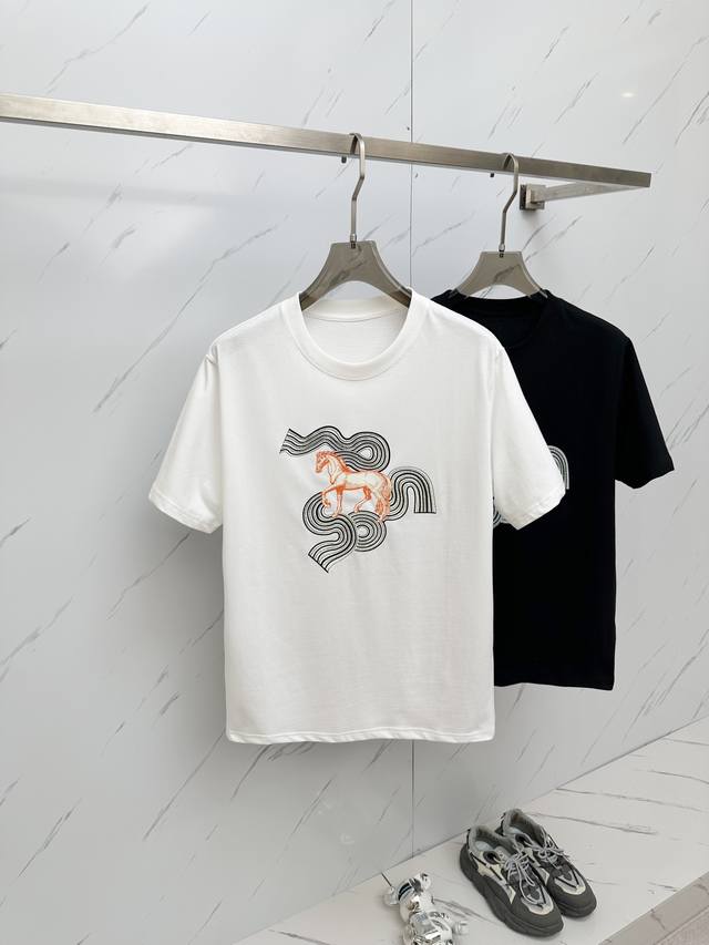 特价 元3件..3件起拿可以混搭拿 特价商品不退不换 25S新品时尚潮流休闲短袖T恤，采用进口面料.温儒柔软 细腻柔软 上身自然是舒适 胸前印花真钻图案。颜色十