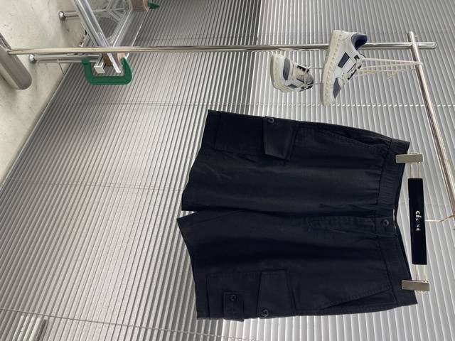 Stone Island 很帅的亚麻短裤 工装设计 经典短裤 .国外订单 亚麻面料 定制版型 尺码：M-3Xl 尺码 M