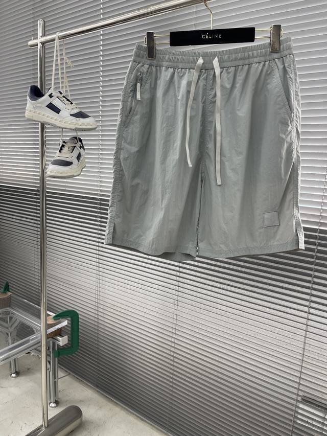 Stone Island 很帅的 沙滩短裤 经典短裤 .国外订单 聚酯纤维面料 定制版型 尺码：M-Xxl尺码 M