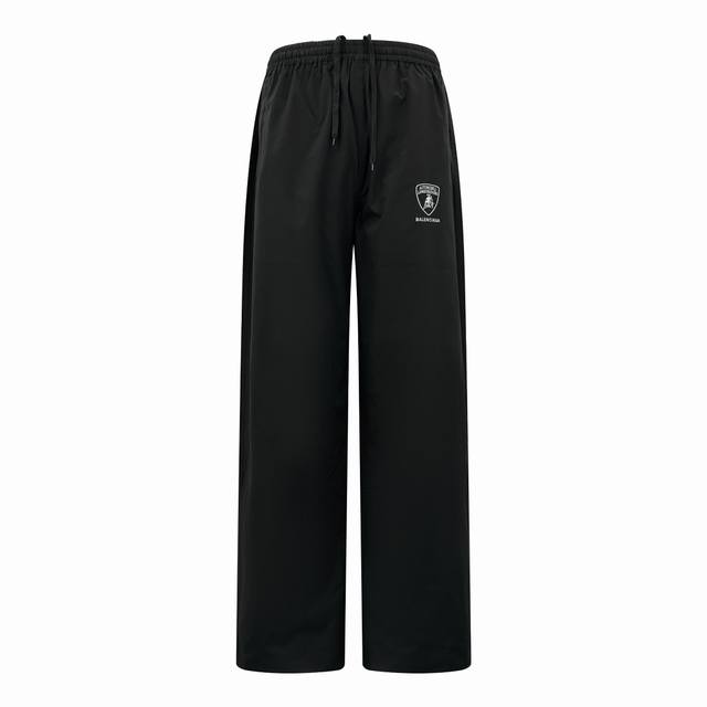 Balenciaga × Lamborghini 刺绣长裤定制科技聚酯纤奢享料 丝滑细腻 舒适贴肤 经典黑色为主色调 时尚巨擘Balenciaga邂逅传奇超跑品