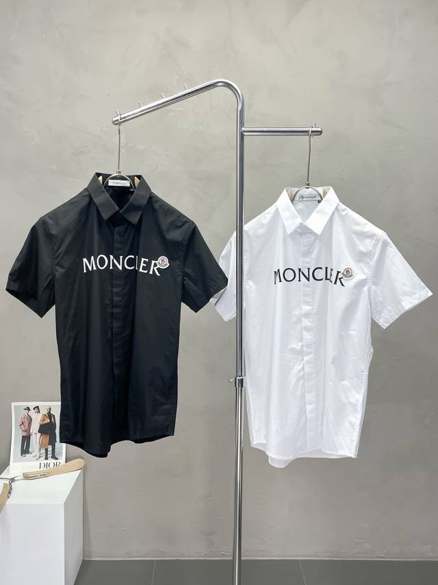 Moncler蒙口独家专供新款原单男士休闲短袖衬衫 高端定制 高端版本 时尚百搭爆款进口面料 手感超柔软细腻 穿着亲肤舒适 高端精品 代工厂P精细做工 上身非常